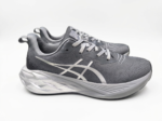 ASICS Novablast 4 Platinum - Image 3