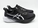 ASICS Novablast 4 Platinum - Black/White - Image 3